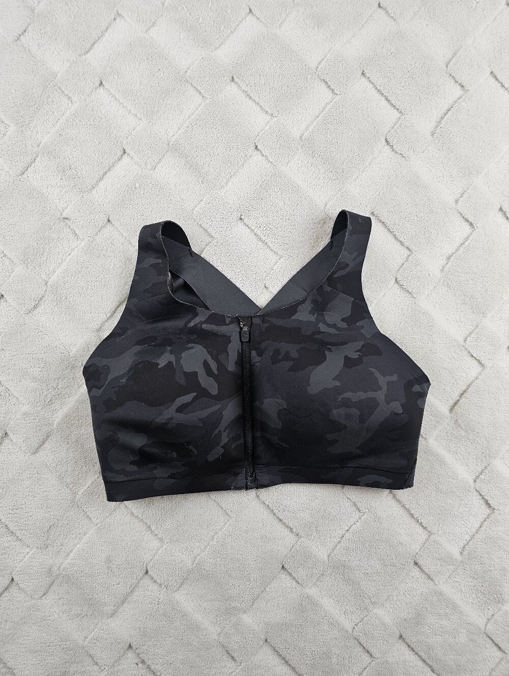 Lululemon Enlite Bra Zip Front Bra 34E Black Camo